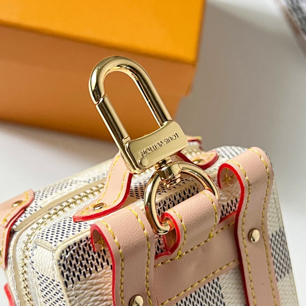 ブランドキーホルダー着用イメージ